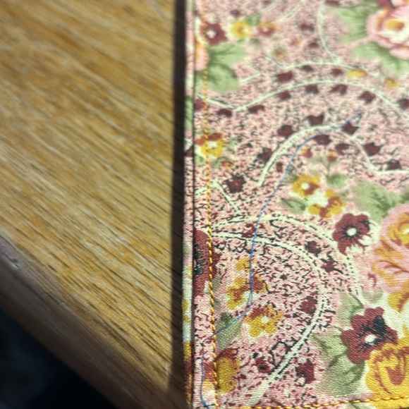 FLORAL TABLE RUNNER - Picture 3 of 4